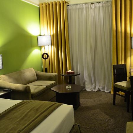 Smart Hotel Лахор Экстерьер фото