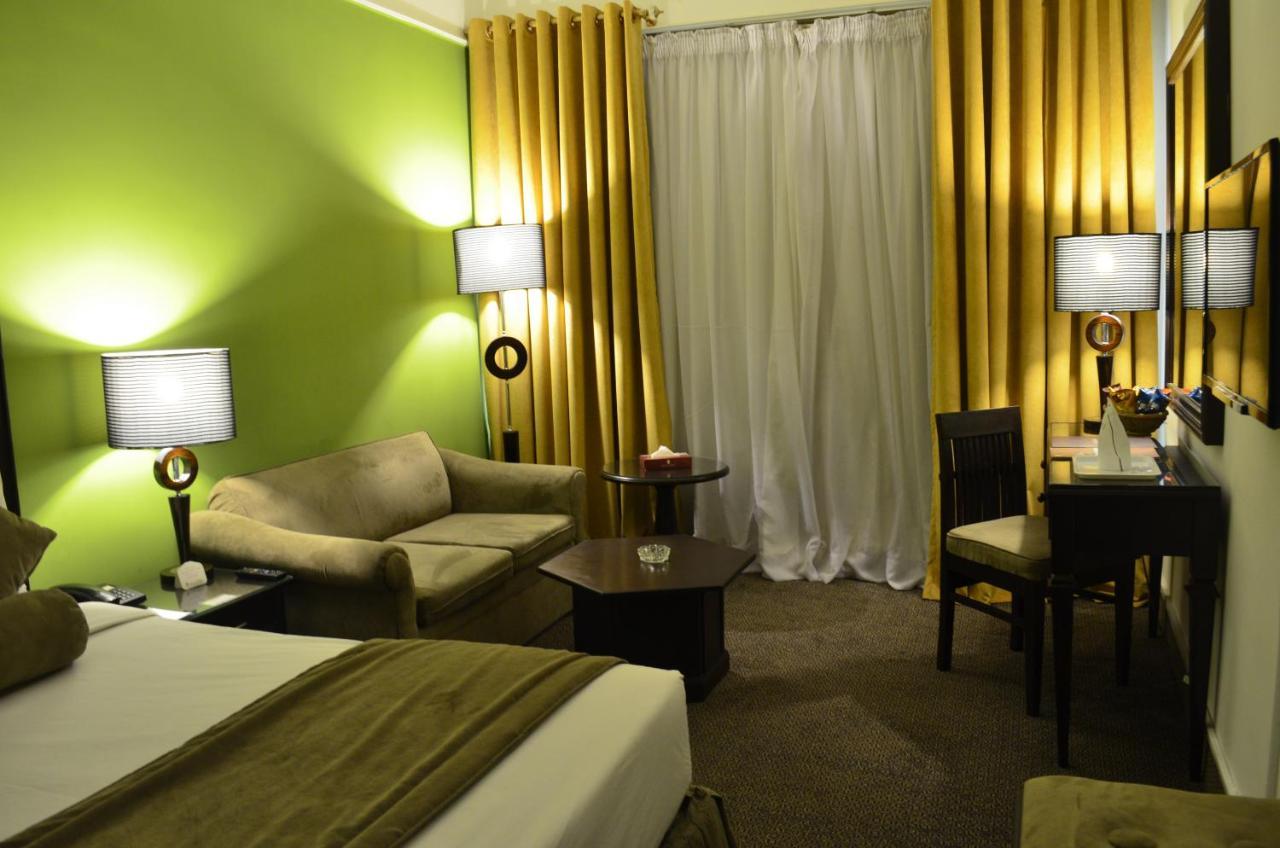 Smart Hotel Лахор Экстерьер фото