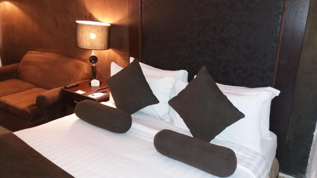 Smart Hotel Лахор Экстерьер фото
