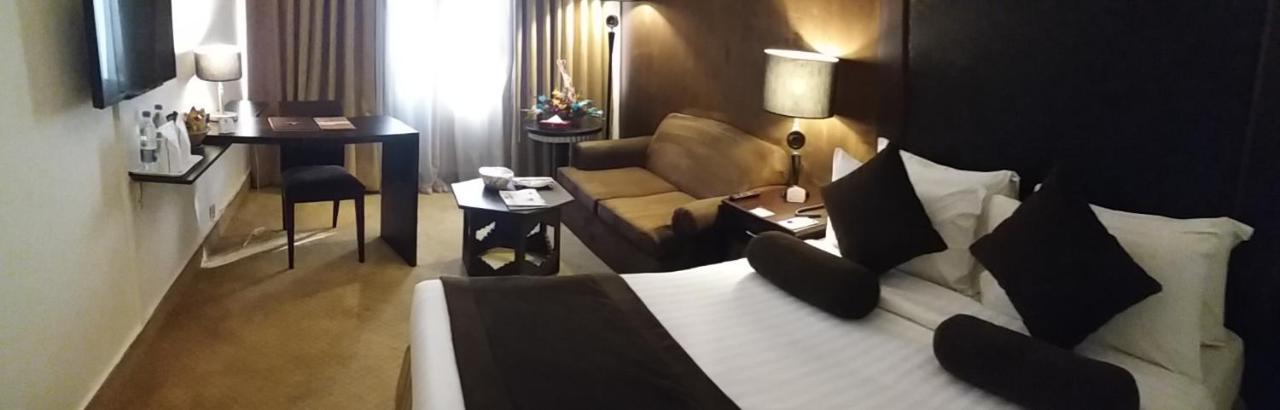 Smart Hotel Лахор Экстерьер фото