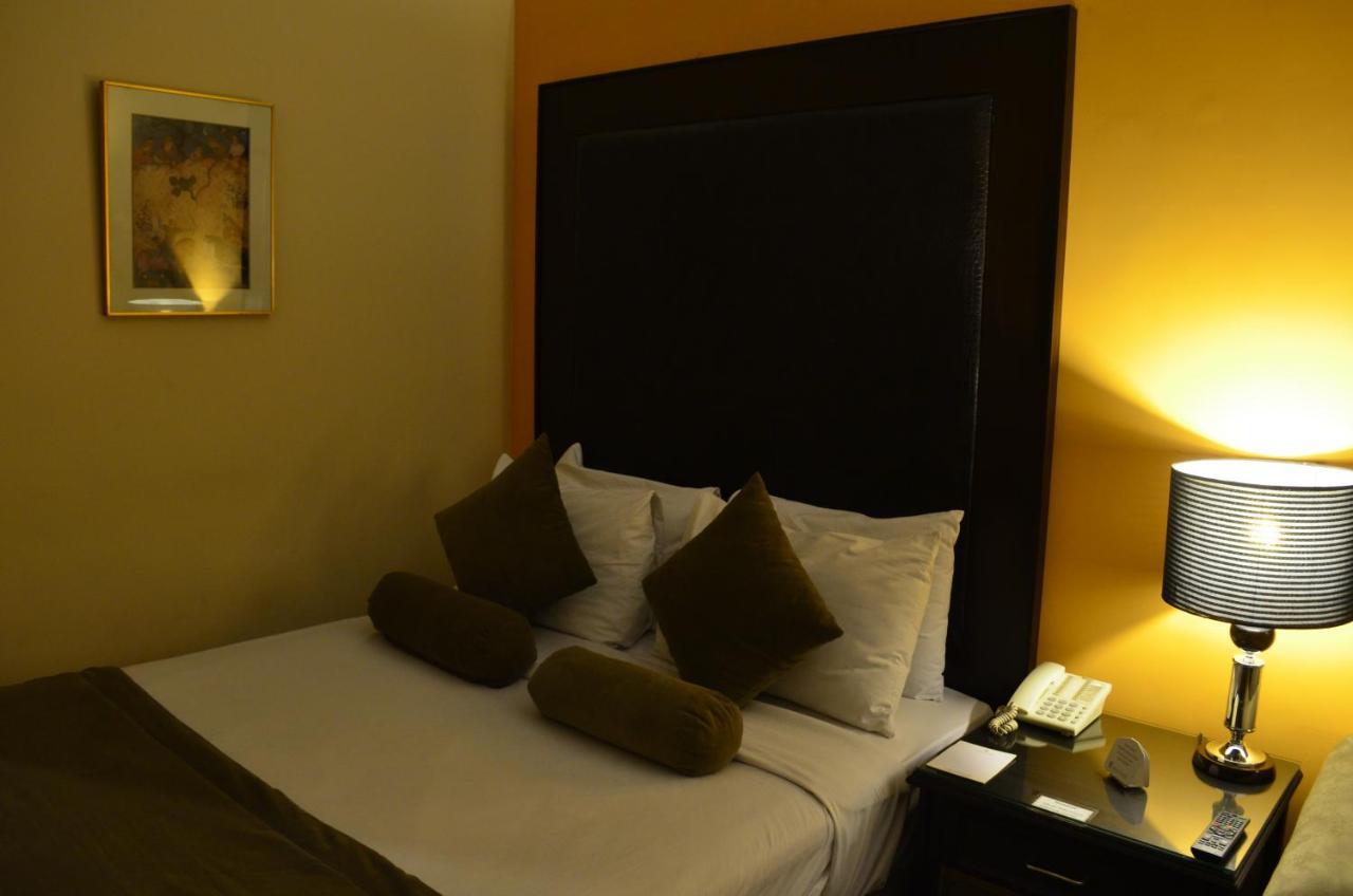 Smart Hotel Лахор Экстерьер фото