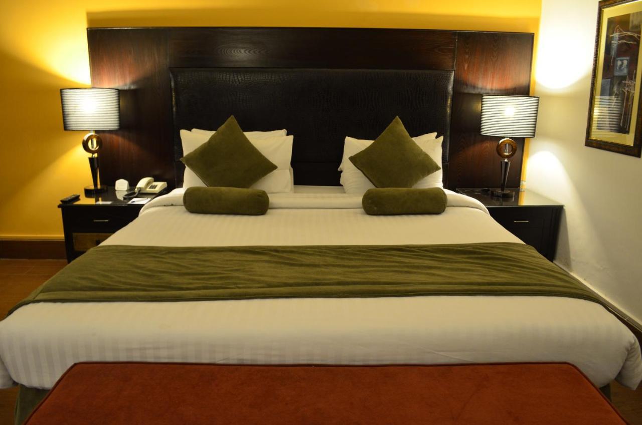 Smart Hotel Лахор Экстерьер фото