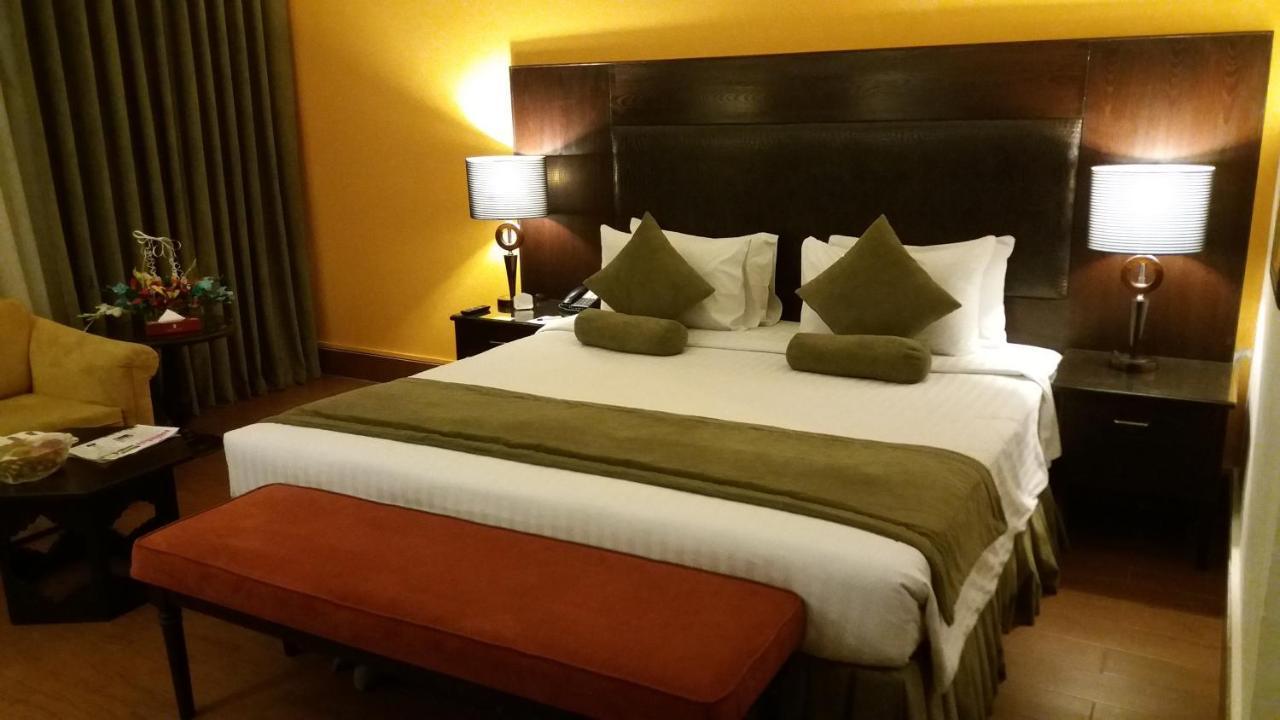 Smart Hotel Лахор Экстерьер фото