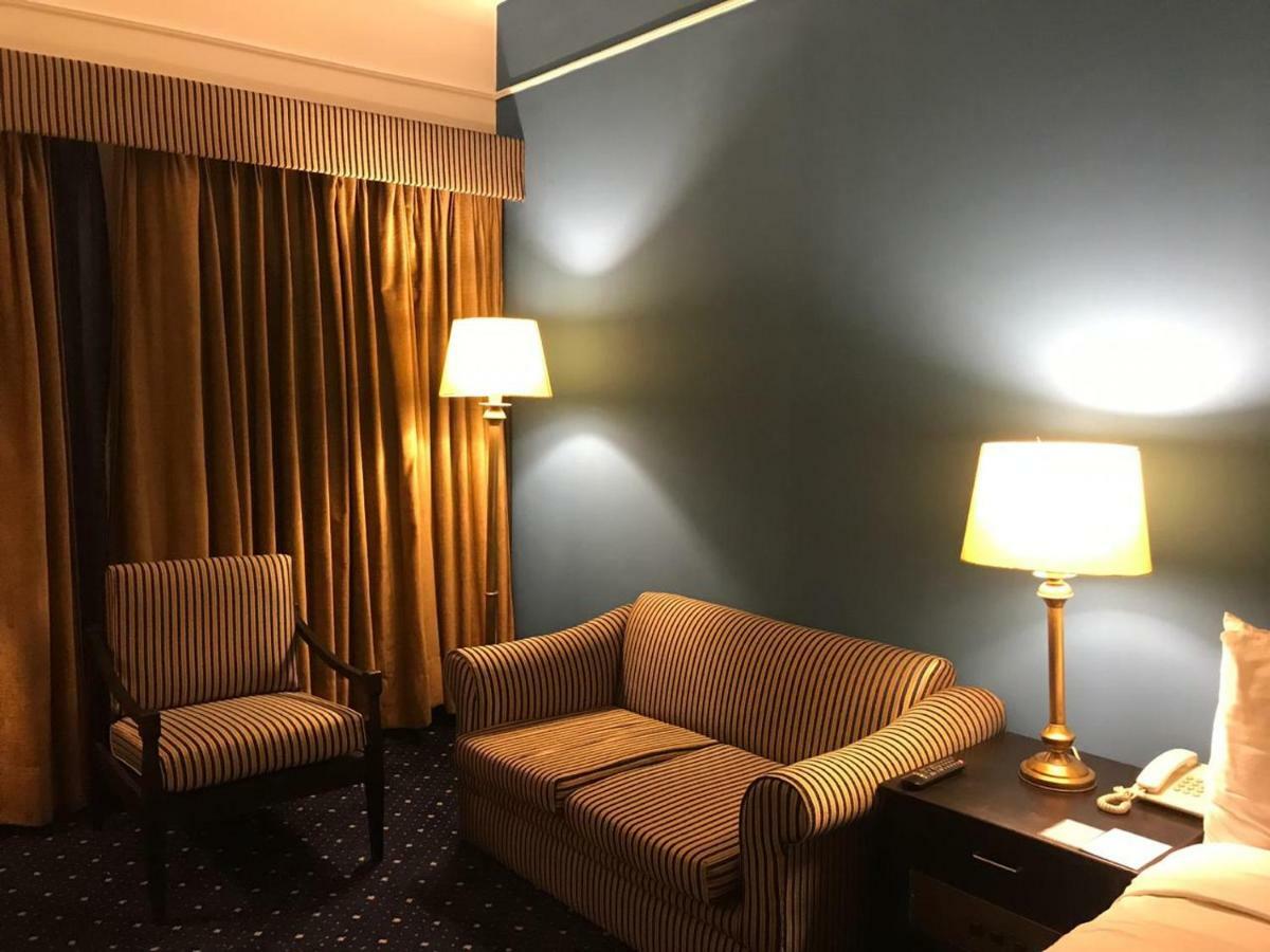 Smart Hotel Лахор Экстерьер фото