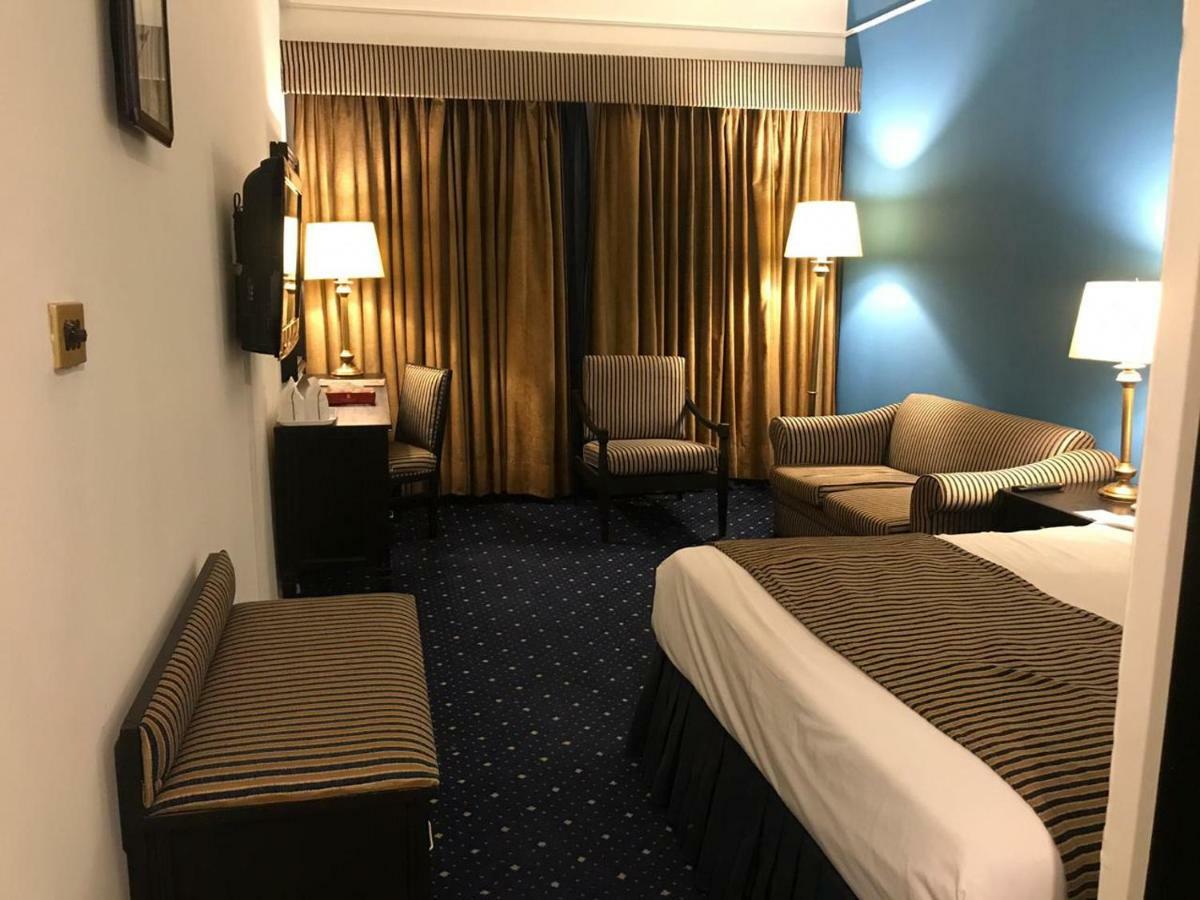 Smart Hotel Лахор Экстерьер фото